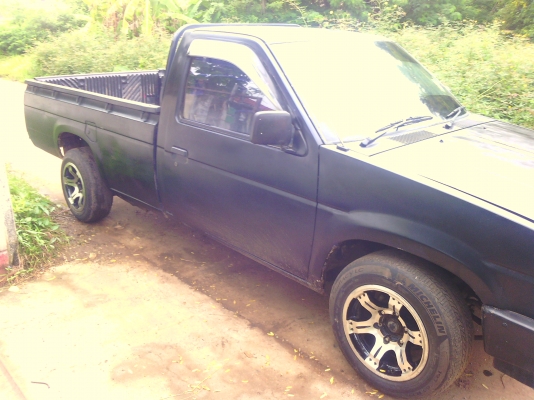 ขายนิสสันBIG M เครื่องดีเชล2.5 แอร์เย็น ล้อมแมก แมคลายเนอ คัดชีสวย ไม่ผุ