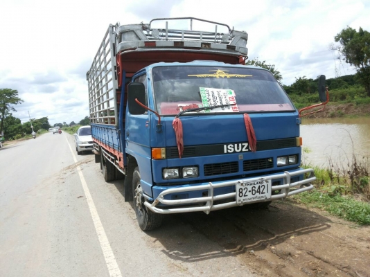 รถบรรทุก 6 ล้อใหญ่ ISUZU รุ่น NPR59P ราคา360,000 บ.