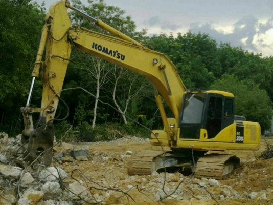 ขาย KOMATSU PC200- 7 9,xxxh สภาพสวยพร้อมใช้ ราคาต่อรองได้ ติดต่อได้ที่คุณ อ๊อฟ พิจิตร 086-737-9991