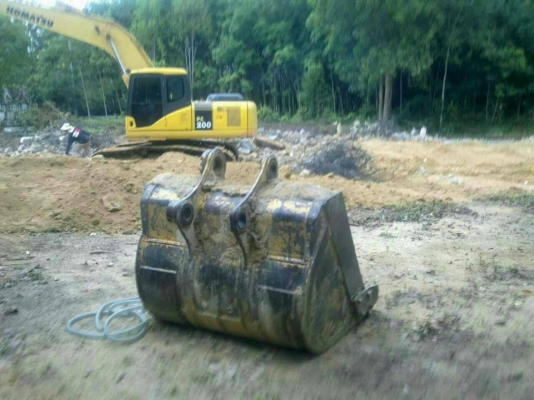ขาย KOMATSU PC200- 7 9,xxxh สภาพสวยพร้อมใช้ ราคาต่อรองได้ ติดต่อได้ที่คุณ อ๊อฟ พิจิตร 086-737-9991