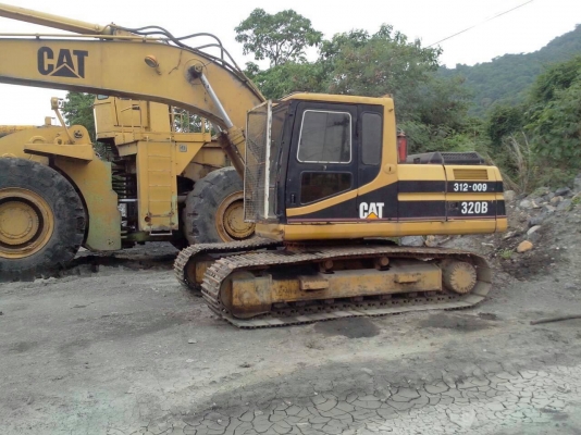 ขาย CAT 320V2 สภาพสวยพร้อมใช้ ราคาต่อรองได้ ติดต่อได้ที่คุณ อ๊อฟ พิจิตร 086-737-9991