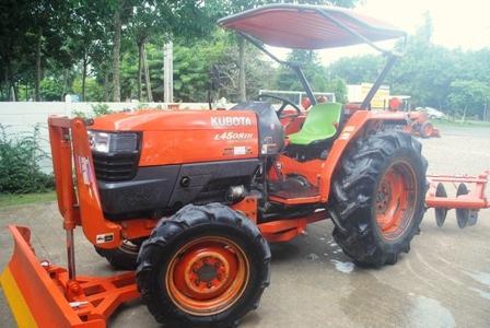 ขายรถไถ Kubota L 4508 DI special(4WD) พร้อมดันหน้าช้างและผานพรวน เครื่องแน่นๆ สีเดิมครับ