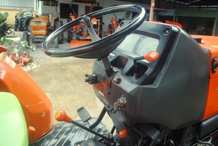 ขายรถไถ Kubota L 4508 DI special(4WD) พร้อมดันหน้าช้างและผานพรวน เครื่องแน่นๆ สีเดิมครับ ขายรถไถ Kubota L 4508 DI special(4WD) พร้อมดันหน้าช้างและผานพรวน เครื่องแน่นๆ สีเดิมครับ