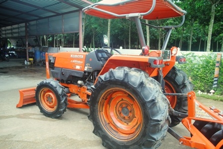 ขายรถไถ Kubota L 4508 DI special(4WD) พร้อมดันหน้าช้างและผานพรวน เครื่องแน่นๆ สีเดิมครับ