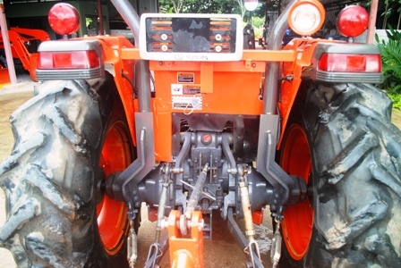 ขายรถไถ Kubota L 4508 DI special(4WD) พร้อมดันหน้าช้างและผานพรวน เครื่องแน่นๆ สีเดิมครับ