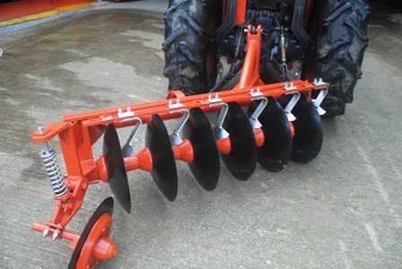 ขายรถไถ Kubota L 4508 DI special(4WD) พร้อมดันหน้าช้างและผานพรวน เครื่องแน่นๆ สีเดิมครับ