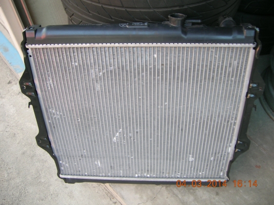 หม้อน้ำ ใส่ TOYOTA 2L / 3L .อลูมิเนียม กับ เดิมๆ 2 ใบ ครับ หม้อน้ำ ใส่ TOYOTA 2L / 3L .อลูมิเนียม กับ เดิมๆ 2 ใบ ครับ