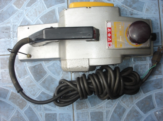 ขายกบไฟฟ้า 5 นิ้ว Makita รุ่น 1804 (1140w.) แปลงเป็นไฟ 220v แล้ว