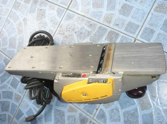 ขายกบไฟฟ้า 5 นิ้ว Makita รุ่น 1804 (1140w.) แปลงเป็นไฟ 220v แล้ว