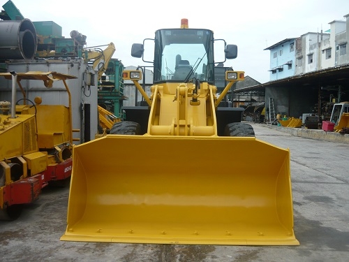 รถตักล้อยาง Komatsu WA250-3E ขนาด 2.5 คิว รถนอกแท้จากญี่ปุ่น 091 695-6445