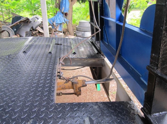 ขาย   เทลเลอร์บรรทุกรถเกี่ยวข้าวหรือแมคโคร เครื่อง 200แรงเทอร์โบ