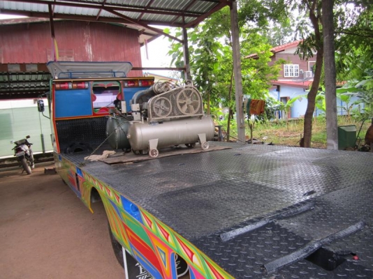 ขาย   เทลเลอร์บรรทุกรถเกี่ยวข้าวหรือแมคโคร เครื่อง 200แรงเทอร์โบ