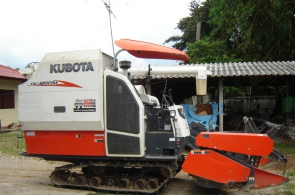 ขายรถเกี่ยวข้าว KUBOTA DC 95 GM