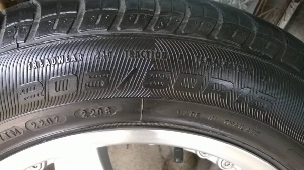 แม็กเลนโซ่ขอบ 15 แถมยาง ราคา 5900 บาท แม็กเลนโซ่ขอบ 15 แถมยาง ราคา 5900 บาท