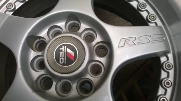 แม็กเลนโซ่ขอบ 15 แถมยาง ราคา 5900 บาท แม็กเลนโซ่ขอบ 15 แถมยาง ราคา 5900 บาท