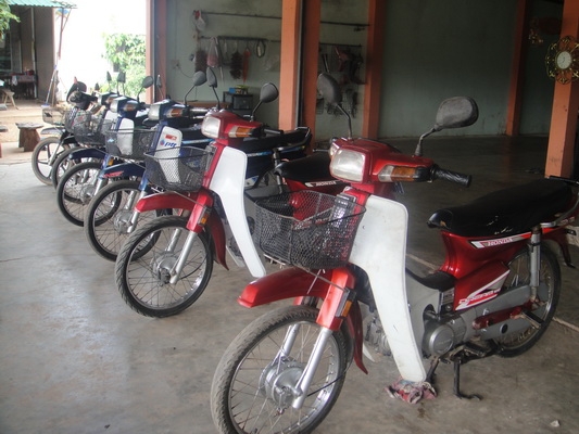 ขายฮอนด้าดรีม คุรุสภา มีให้เลือกหลายสี หลายคัน ทะเบียนพร้อมชุดโอน