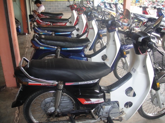 ขายฮอนด้าดรีม คุรุสภา มีให้เลือกหลายสี หลายคัน ทะเบียนพร้อมชุดโอน