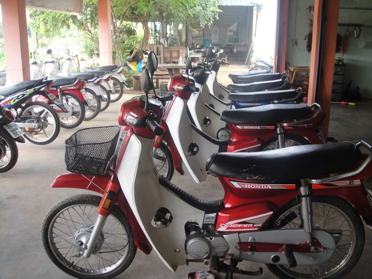 ขายฮอนด้าดรีม คุรุสภา มีให้เลือกหลายสี หลายคัน ทะเบียนพร้อมชุดโอน