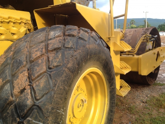 ขายรถบดสั่นสะเทือน ( เพลาเดียว  )