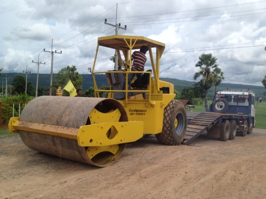 ขายรถบดสั่นสะเทือน ( เพลาเดียว  )