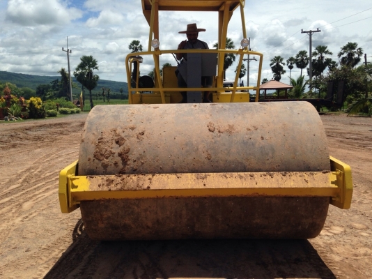 ขายรถบดสั่นสะเทือน ( เพลาเดียว  )