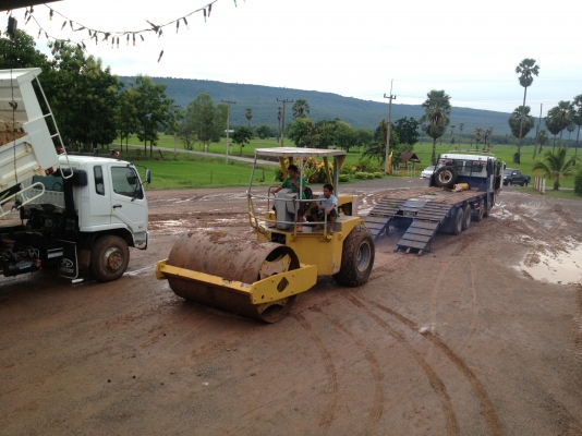 ขายรถบดสั่นสะเทือน ( เพลาเดียว  )