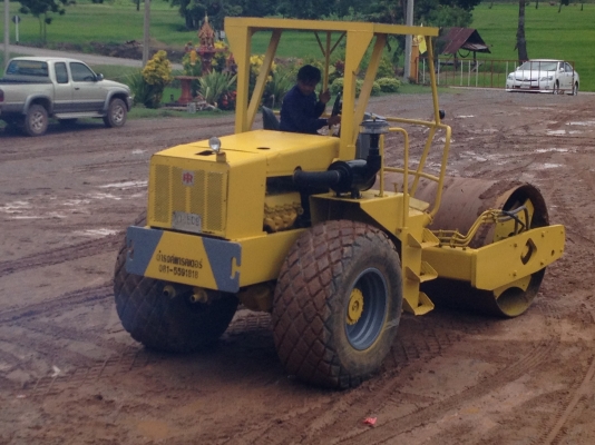 ขายรถบดสั่นสะเทือน ( เพลาเดียว  )