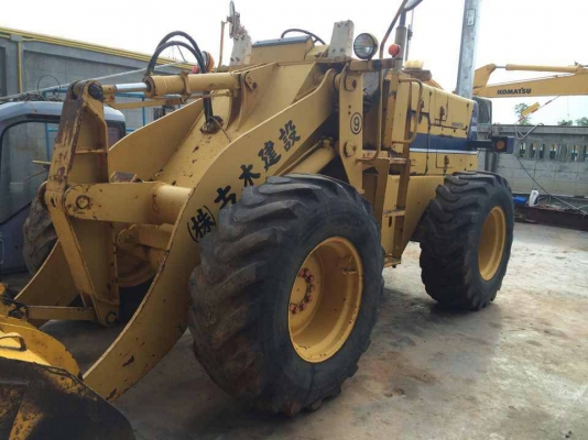 รถตัก KOMATSU 510 สภาพสวยพร้อมใช้ ติดต่ได้ที่คุณ อ๊อฟ พิจิตร 086-737-9991