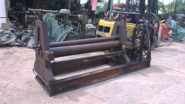 Sell> ขายเครื่องม้วนเหล็กแผ่น หน้ากว้าง 5 ฟุต ลูกกลิ้งบนโต 4.5" นิ้ว สองลูกล่างโต 5.5" นิ้วครับ พร้อมใช้งานครับ