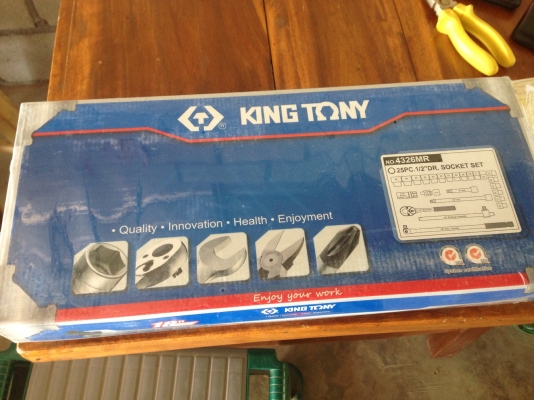 รายการเดียวครับ ชุดบล็อค 4  หุน  KINGTONY  ด้าม  18''กล่องเทา  สินค้าเป็นของใหม่