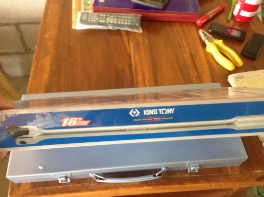 รายการเดียวครับ ชุดบล็อค 4  หุน  KINGTONY  ด้าม  18''กล่องเทา  สินค้าเป็นของใหม่