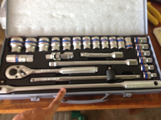 รายการเดียวครับ ชุดบล็อค 4  หุน  KINGTONY  ด้าม  18''กล่องเทา  สินค้าเป็นของใหม่