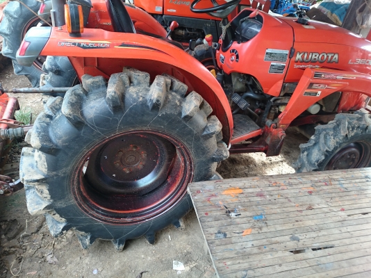 ขายคูโบต้า L 36 พร้อมอุปกร์ผานดันหน้า และโรตารี่ ชั่วโมงการทำงาน 1400 ชั่วโมง