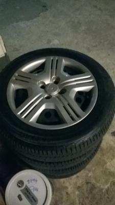 ขายล้อพร้อมยางขอบ15 ปี 11 เดิมๆครับพึ่งถอดออกhonda jassจากรถครับยางดีมากรถวิ่งแค่26000โลเองขาย 900ครับ 0871691151