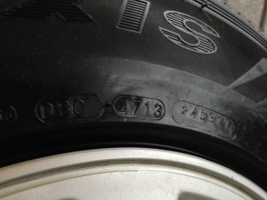 ล้อ แม็ก toyota ขอบ 15 6 รู พร้อมยาง maxxis 215-70-15 ปี 14