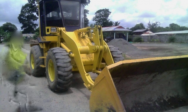 ขายรถตักล้อยาง KOMATSU WA-100-1 รถสวยแบบเก่านอก สภาพสมบูรณ์พร้อมใช้ สนใจโทร