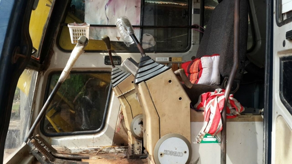 ขายรถตักขุด โกเบลโก้ 120/// MARK3 ไฟฟ้าเต็มช่วงล่างดีทำงานเร็ว เอกสารอินวอยซ์ เครื่องดี ปั๊มแห้ง โซ่ดี แอร์เย็น บูมดีอาร์มสวยเดิม ขายรถตักขุด โกเบลโก้ 120/// MARK3 ไฟฟ้าเต็มช่วงล่างดีทำงานเร็ว เอกสารอินวอยซ์ เครื่องดี ปั๊มแห้ง โซ่ดี แอร์เย็น บูมดีอาร์มสวยเดิม