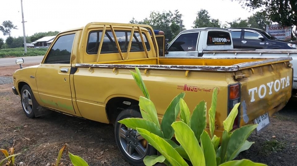 **75,000 บ.ต่อรอง**ขายตอนเดียวเก๋าๆ ม้ากระโดด4ขอ TOYOTA RN30 เครื่องเดิม เบนซิน12R แรงดี ประหยัด แน่นๆ เกียร์ดีไม่หลุด ช่วงล่างเดิมๆ คัสซีเดิมๆ มีผุมีเก็บมา เก็บหน่อย แจ่มเลย กระบะดีพื้นยังสวย ภายในเก๋งสวยคอนโซลเต็ม พ.ธรรมดา ล้อแม็กสวย ยางดี4เส้น สีสันสวย