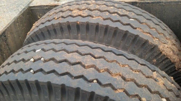 รถกึ่งพ่วง หารโลเบตร3เพลา กว้าง3.2เมตร สูง92เซนติเมตร เพลายาวไม่มีรอยต่อ ขึ้นpc400ได้สบาย พร้อมทะเบียน ไม่รวมยางและกระทะ ราคา700000บ.ติดต่อ ปิ่น โทร 081-9176906 รถกึ่งพ่วง หารโลเบตร3เพลา กว้าง3.2เมตร สูง92เซนติเมตร เพลายาวไม่มีรอยต่อ ขึ้นpc400ได้สบาย พร้อมทะเบียน ไม่รวมยางและกระทะ ราคา700000บ.ติดต่อ ปิ่น โทร 081-9176906