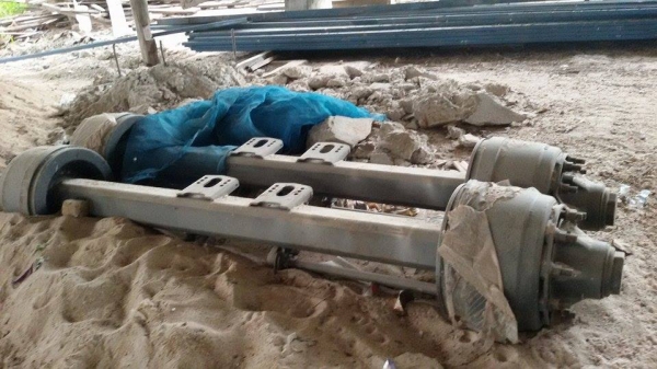 รถกึ่งพ่วง หารโลเบตร3เพลา กว้าง3.2เมตร สูง92เซนติเมตร เพลายาวไม่มีรอยต่อ ขึ้นpc400ได้สบาย พร้อมทะเบียน ไม่รวมยางและกระทะ ราคา700000บ.ติดต่อ ปิ่น โทร 081-9176906