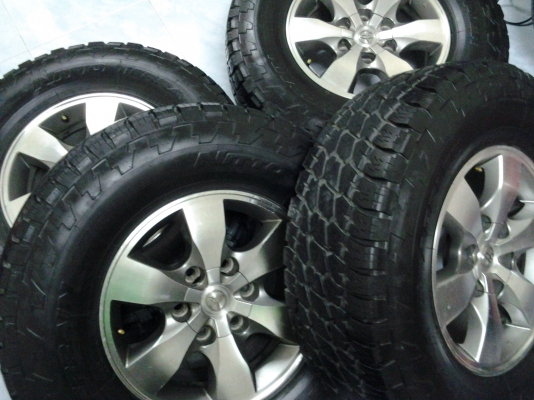 ขายแม็กซ์พร้อมยางTOYOTA FORTUNER ขอบ16"ยาง NITTO ปี12 สภาพสวยไม่มีกินข้าง ขายแม็กซ์พร้อมยางTOYOTA FORTUNER ขอบ16"ยาง NITTO ปี12 สภาพสวยไม่มีกินข้าง