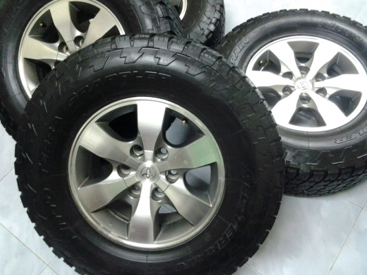 ขายแม็กซ์พร้อมยางTOYOTA FORTUNER ขอบ16"ยาง NITTO ปี12 สภาพสวยไม่มีกินข้าง