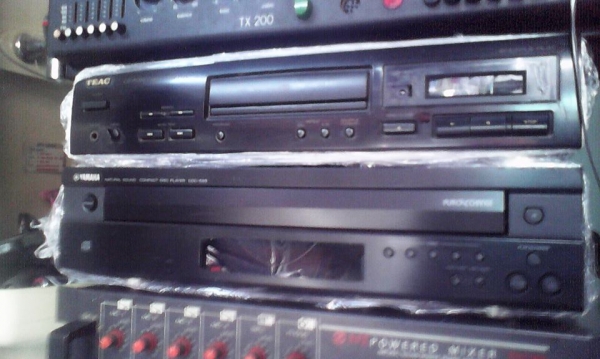 ขายเครื่องเล่นcd audio ของyamahaกับteac