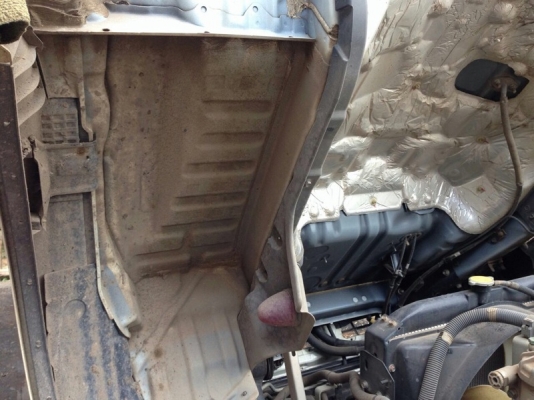 รถฮีโน่ 6 ล้อดั้ม 150 แรงม้า. ปี 56 ( รถวิ่ง 2x,xxx กม. ) สนใจติดต่อ 081 - 6079515 รถฮีโน่ 6 ล้อดั้ม 150 แรงม้า. ปี 56 ( รถวิ่ง 2x,xxx กม. ) สนใจติดต่อ 081 - 6079515