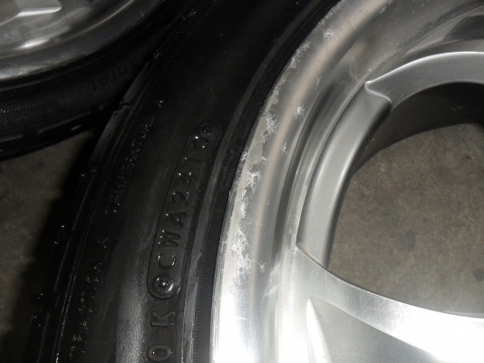 ล้อแม็ก 17นิ้ว 4รู100/114 พร้อมยาง สวยๆ 4 ล้อ ราคา 6900 บาท