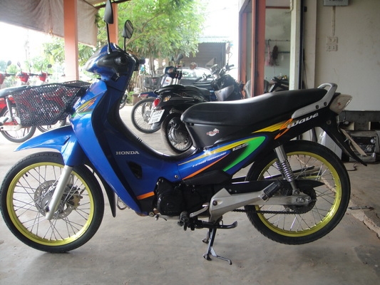 ขายฮอนด้าเวฟ 125 สีน้ำเงิน-ดำ ทะเบียนพร้อมชุดโอน ขายฮอนด้าเวฟ 125 สีน้ำเงิน-ดำ ทะเบียนพร้อมชุดโอน