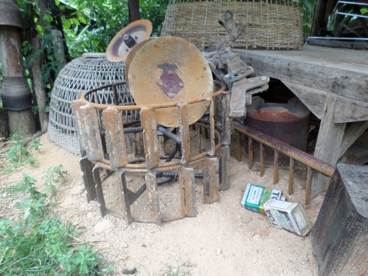 ขายรถไถนาเดินตามยี้ห้อ Kawama หางลิงลมสภาพเหมือนใหม่อุปกรณ์ครบ...ชุดไถชุดลาก...รถพึ่งออกมาได้ไม่ถึงปีซื้อเงินสดมา60,000ซื้อสดจากร้านราชาเกษตรยนต์+ตัวลากทำจากไม้เนื้อดีเป็นไม้ประดู๋ทำลวดลายสวยงามครับตัวลากหมดไป13,000บาท รวมทุนรถคันนี้ผมหมดไป73,000บาทครับขา