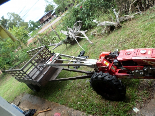 ขายรถไถนาเดินตามยี้ห้อ Kawama หางลิงลมสภาพเหมือนใหม่อุปกรณ์ครบ...ชุดไถชุดลาก...รถพึ่งออกมาได้ไม่ถึงปีซื้อเงินสดมา60,000ซื้อสดจากร้านราชาเกษตรยนต์+ตัวลากทำจากไม้เนื้อดีเป็นไม้ประดู๋ทำลวดลายสวยงามครับตัวลากหมดไป13,000บาท รวมทุนรถคันนี้ผมหมดไป73,000บาทครับขา