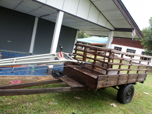 ขายรถไถนาเดินตามยี้ห้อ Kawama หางลิงลมสภาพเหมือนใหม่อุปกรณ์ครบ...ชุดไถชุดลาก...รถพึ่งออกมาได้ไม่ถึงปีซื้อเงินสดมา60,000ซื้อสดจากร้านราชาเกษตรยนต์+ตัวลากทำจากไม้เนื้อดีเป็นไม้ประดู๋ทำลวดลายสวยงามครับตัวลากหมดไป13,000บาท รวมทุนรถคันนี้ผมหมดไป73,000บาทครับขา