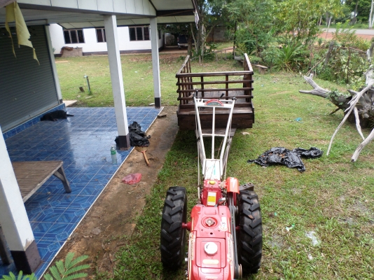 ขายรถไถนาเดินตามยี้ห้อ Kawama หางลิงลมสภาพเหมือนใหม่อุปกรณ์ครบ...ชุดไถชุดลาก...รถพึ่งออกมาได้ไม่ถึงปีซื้อเงินสดมา60,000ซื้อสดจากร้านราชาเกษตรยนต์+ตัวลากทำจากไม้เนื้อดีเป็นไม้ประดู๋ทำลวดลายสวยงามครับตัวลากหมดไป13,000บาท รวมทุนรถคันนี้ผมหมดไป73,000บาทครับขา